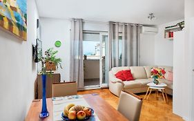 Beach Apartment 2 Minutes On Foot Marija, Cozy Sea View Balcony Garage